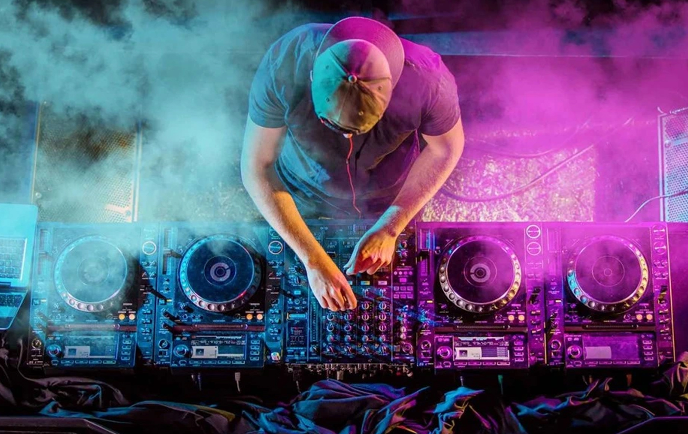 DJ